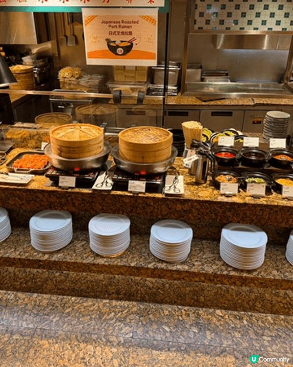 位於尖沙咀喜來登酒店的 The Café，近期推出的自助晚餐...