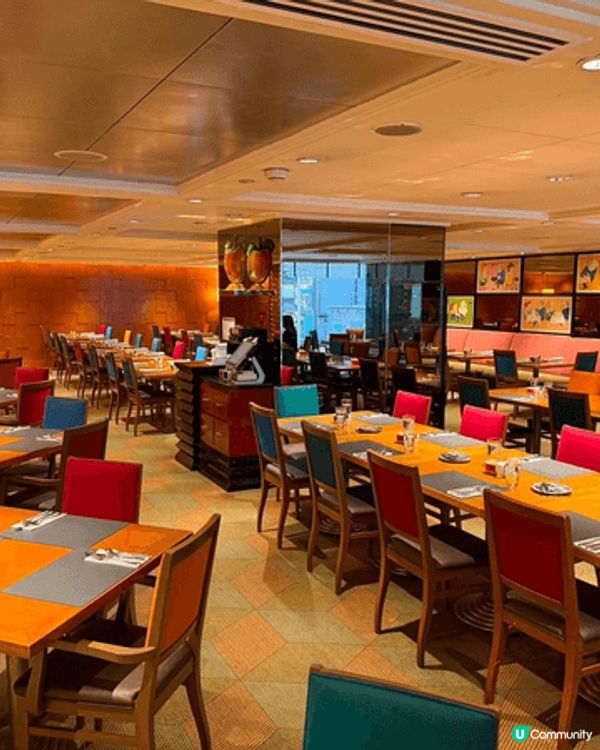 位於尖沙咀喜來登酒店的 The Café，近期推出的自助晚餐...