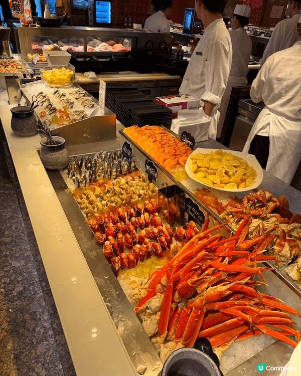 位於尖沙咀喜來登酒店的 The Café，近期推出的自助晚餐...