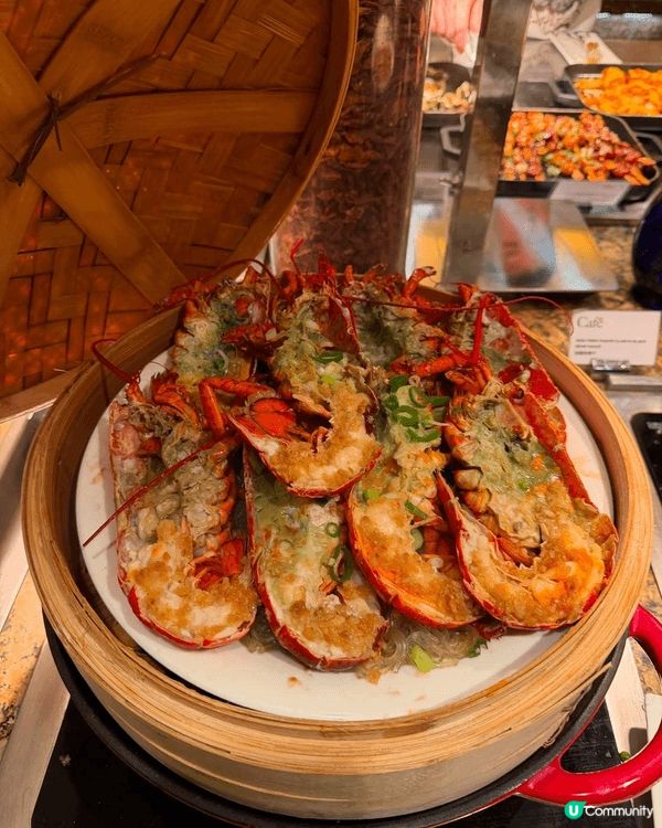 位於尖沙咀喜來登酒店的 The Café，近期推出的自助晚餐...