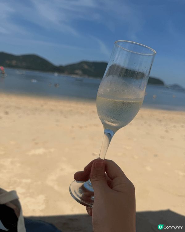 去左赤柱海灘飲酒，天氣好熱但係好chill ，食下啲小食，游...