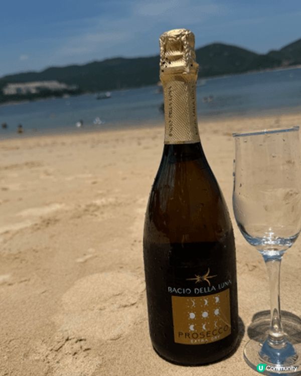 去左赤柱海灘飲酒，天氣好熱但係好chill ，食下啲小食，游...