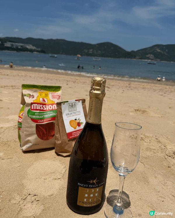 去左赤柱海灘飲酒，天氣好熱但係好chill ，食下啲小食，游...