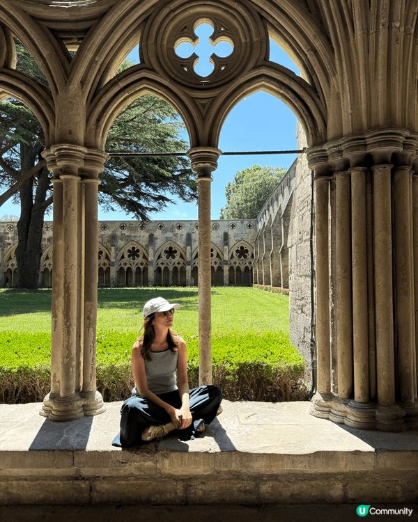 這是Salisbury Cathedral，不算超級宏偉，但...