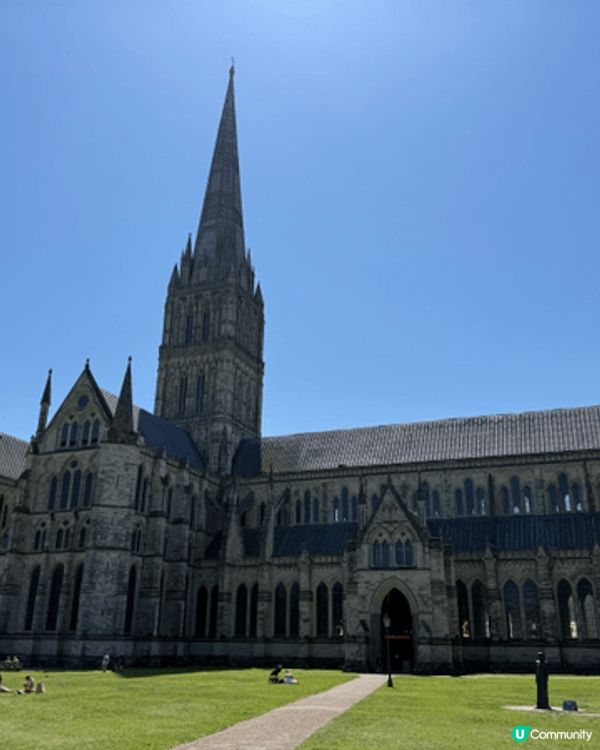 這是Salisbury Cathedral，不算超級宏偉，但...