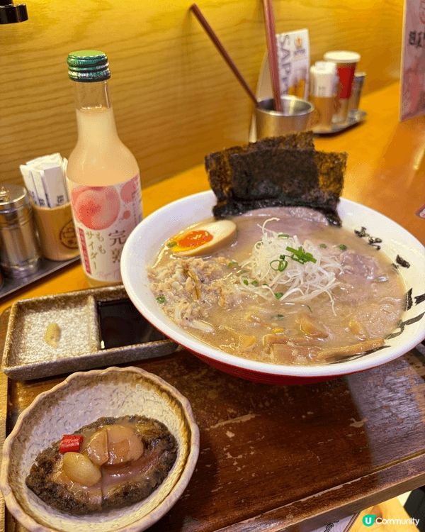 都屋神匠店舖細細間，但五臟俱全，日式簡約風格，木質吧枱同個人...