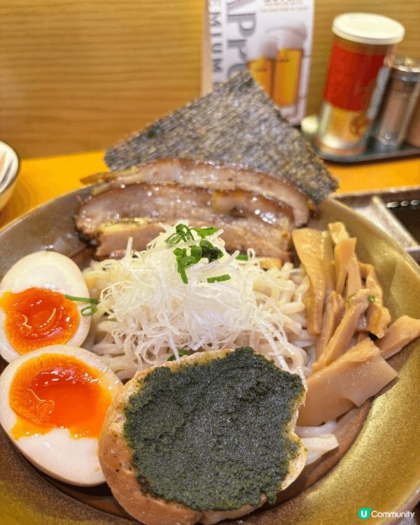 都屋神匠店舖細細間，但五臟俱全，日式簡約風格，木質吧枱同個人...