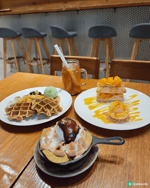 同朋友食dinner後唔想散場住，意外發掘到呢間甜品店。小店...