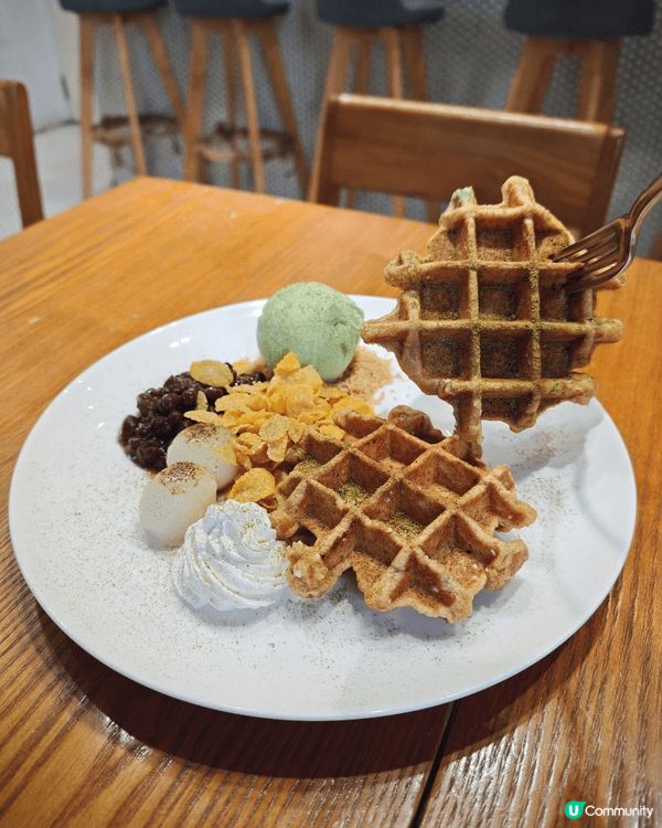 同朋友食dinner後唔想散場住，意外發掘到呢間甜品店。小店...