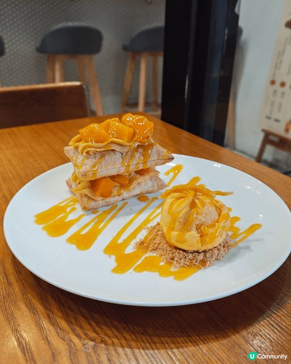 同朋友食dinner後唔想散場住，意外發掘到呢間甜品店。小店...