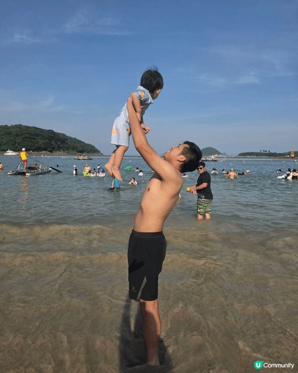 Curtis BB 第一次去沙灘玩沙玩水, 完全唔驚仲好新奇...