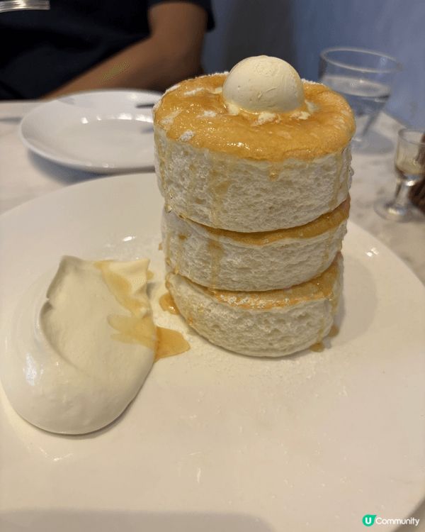 Gram cafe 的pancakes 及牛肉蛋包飯超好吃😋...