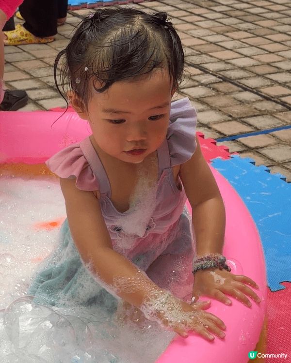 今個暑假帶Lyla去屯門富泰嘅樂善堂鄧德濂幼稚園參加水禮，學...
