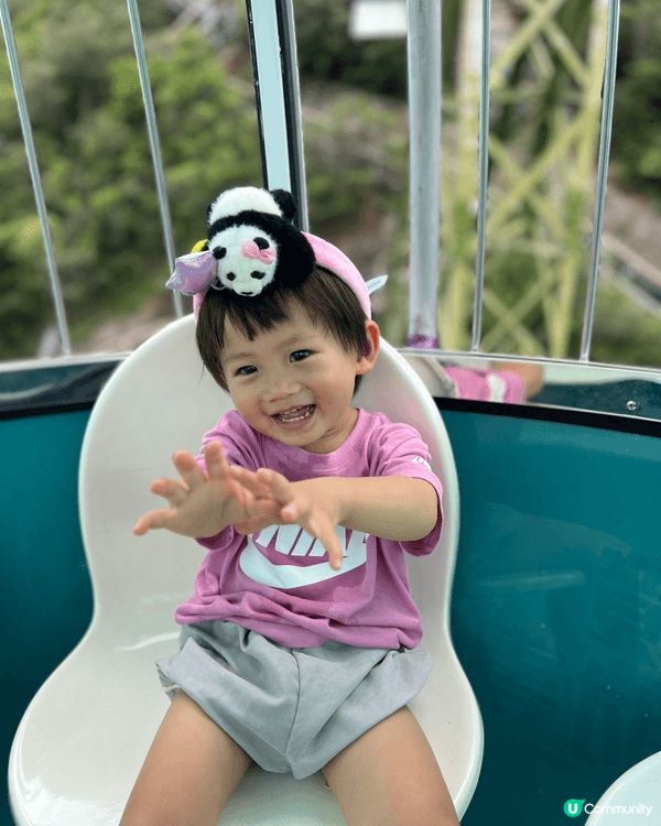 夏天同小朋友去海洋公園玩最開心！我地影咗好多靚相，同熊貓公仔...