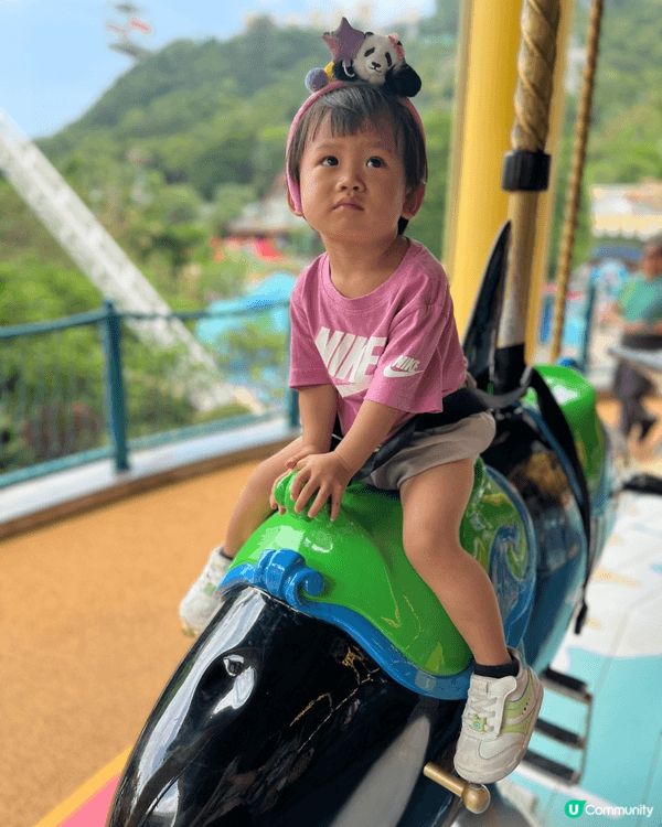 夏天同小朋友去海洋公園玩最開心！我地影咗好多靚相，同熊貓公仔...