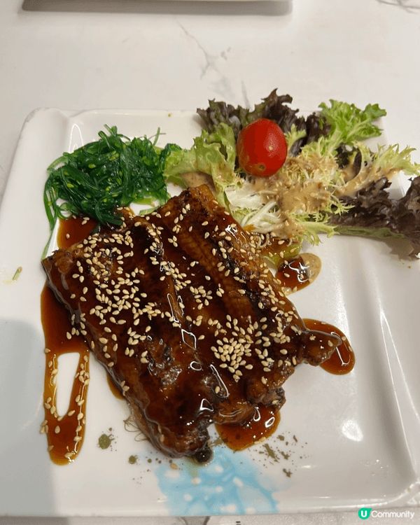 官塘美食元朗冰室，燒鰻魚豬骨湯拉麵或烏冬都好食，午餐同事來食...