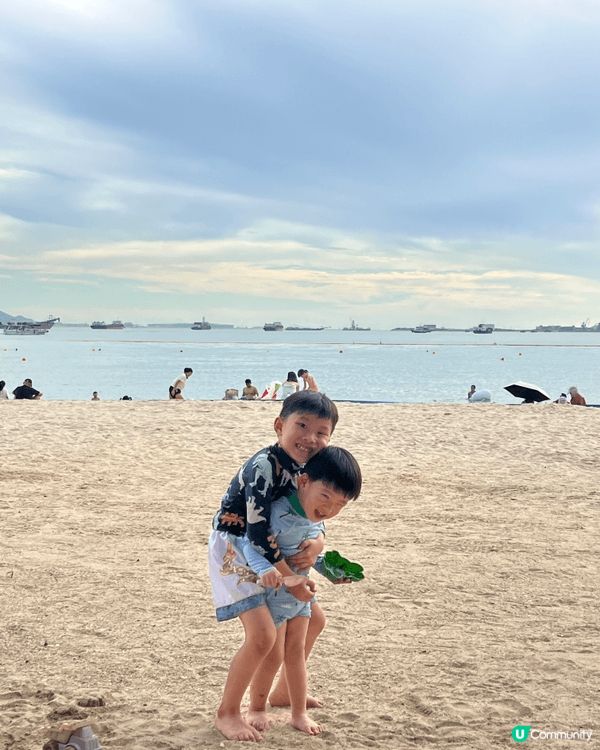 沙灘海風吹的感覺特別清涼，可以玩沙砌城堡，去動物園睇動物，夏...