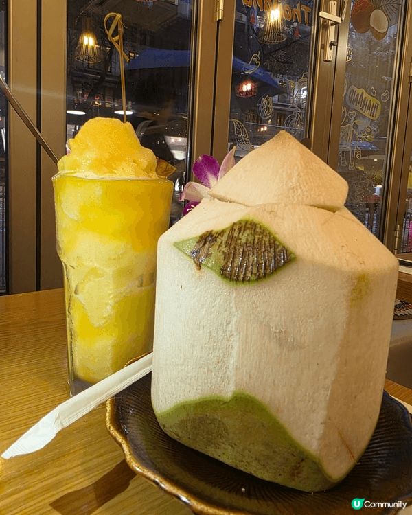 夏日打卡美食點少得夏天最岩食既芒果糯米飯同消暑椰青呢～清涼又...