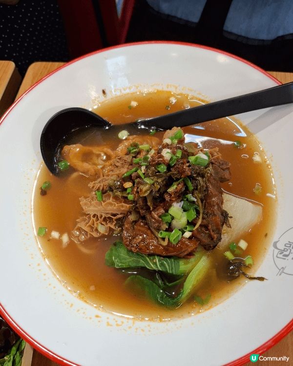 紅磡近黃埔的笨大碗牛肉湯麵湯底濃厚牛肉美味