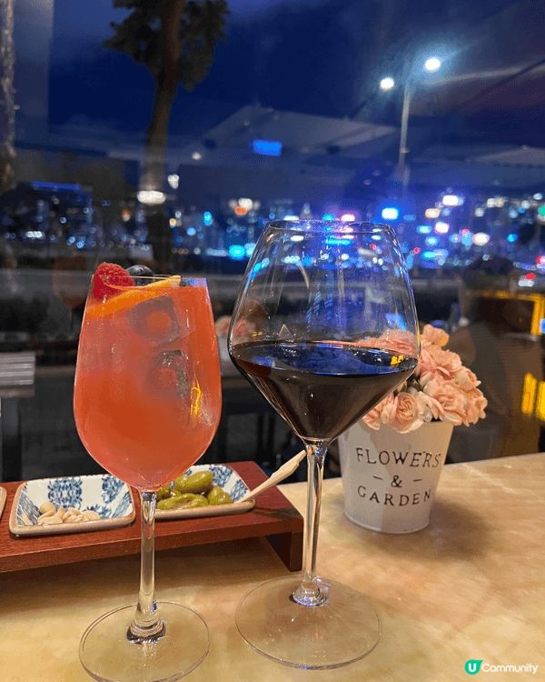 九龍香格里拉酒店Tapas Bar。可以望住維港，食Tapa...