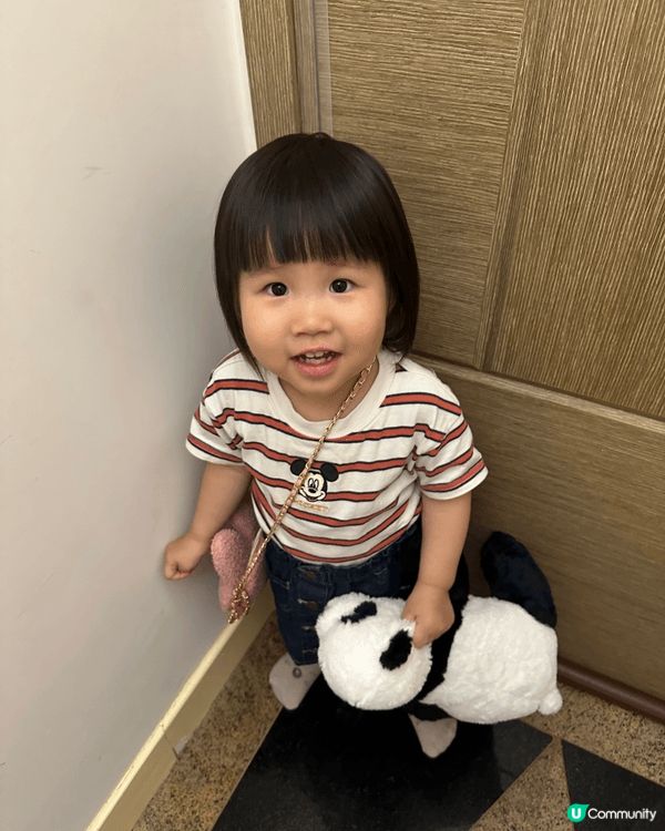 呢個兩歲bb佢真係好鍾意熊貓，每次係街經過見到熊貓都好興奮，...