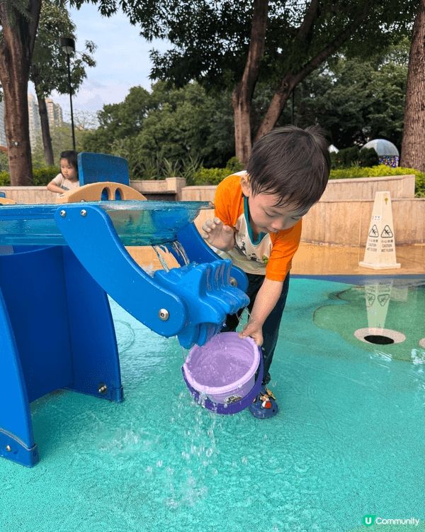 圖中嘅地方係屯門公園，係帶小朋友去放電嘅好地方。公園裏面有大...