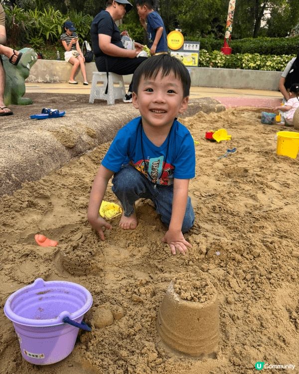 圖中嘅地方係屯門公園，係帶小朋友去放電嘅好地方。公園裏面有大...