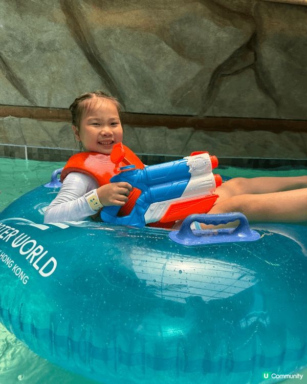 夏天最適合的活動就是玩水，我們去了海洋公園水上樂園。水上樂園...