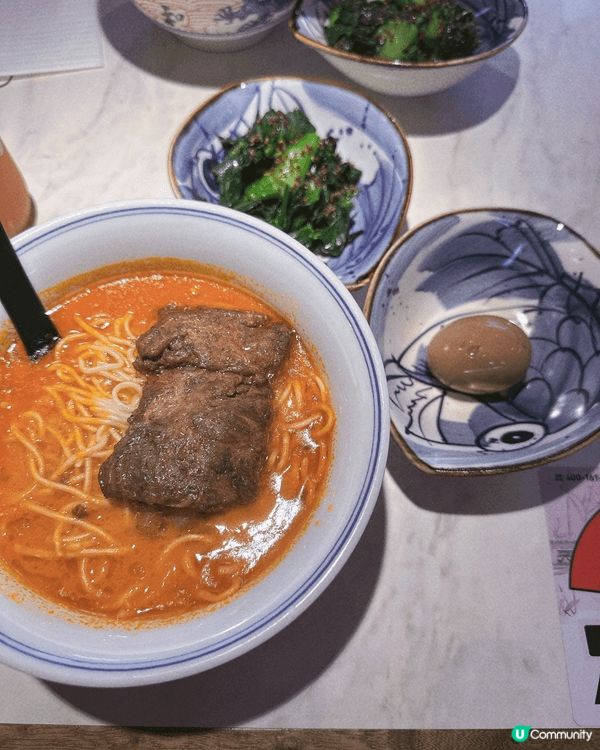 深圳美食潮發新鮮牛肉火鍋，清新牛骨湯底配蔬菜拼盤