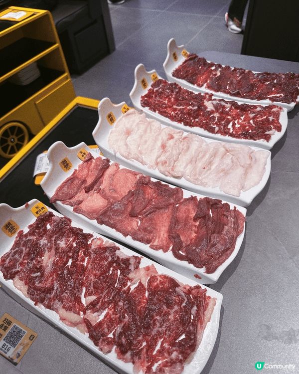 深圳美食潮發新鮮牛肉火鍋，清新牛骨湯底配蔬菜拼盤