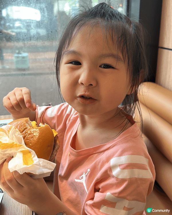 夏天帶住小朋友就係不停跑跑跳跳同食….