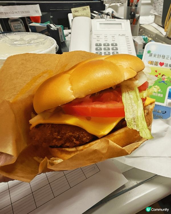 天氣雖然炎熱及不穩定，但隨處都可以繼續享用美食，行到邊食到邊...
