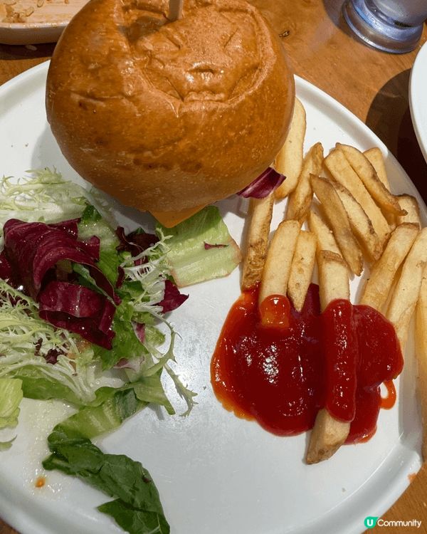 URBAN CAFE 兆萬中心 食美味食物🤤又可以近距離親親...
