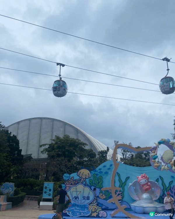 海洋公園係香港歷史悠久且最具代表性的非牟利主題樂園，結合了海...