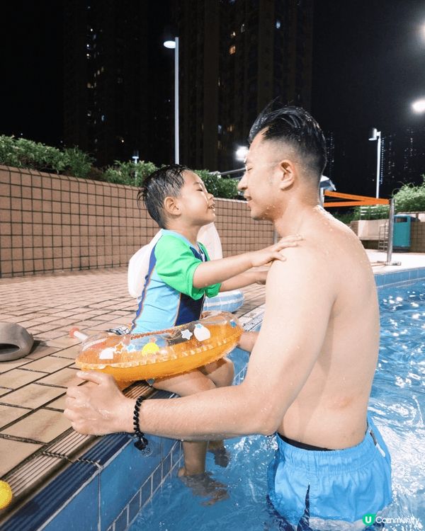 夏天炎熱一家人同樂游水玩樂爽啊