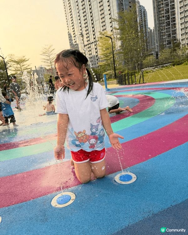 夏日炎炎最爽就係嚟海洋公園玩水消暑！一家大細盡情放電，有得打...