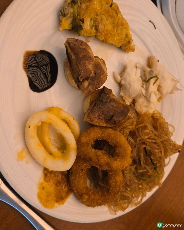 在Momo cafe為朋友慶祝生日，海鮮新鮮多選擇，又有酒任...