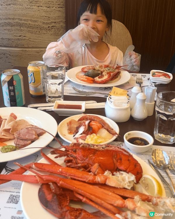 夏天最好梗係帶埋兩個小朋友一齊出去酒店食buffet，去吓M...