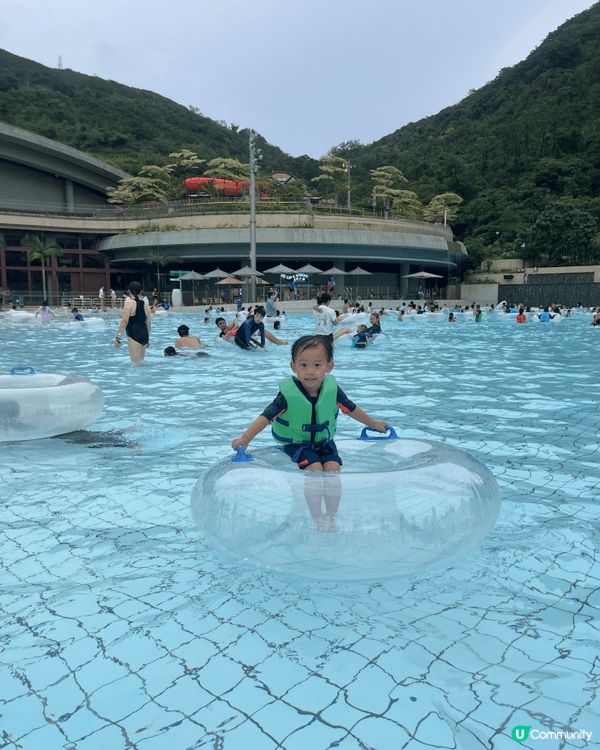 是關於陽光、水花與無盡的笑聲：我們的夏日親水回憶！記得當天上...