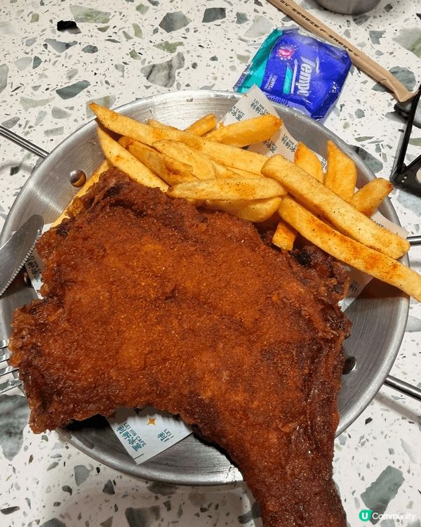 圖片由沙田一間潮州館食，香脆蠔餅 及 特色 九宮格前菜小食。