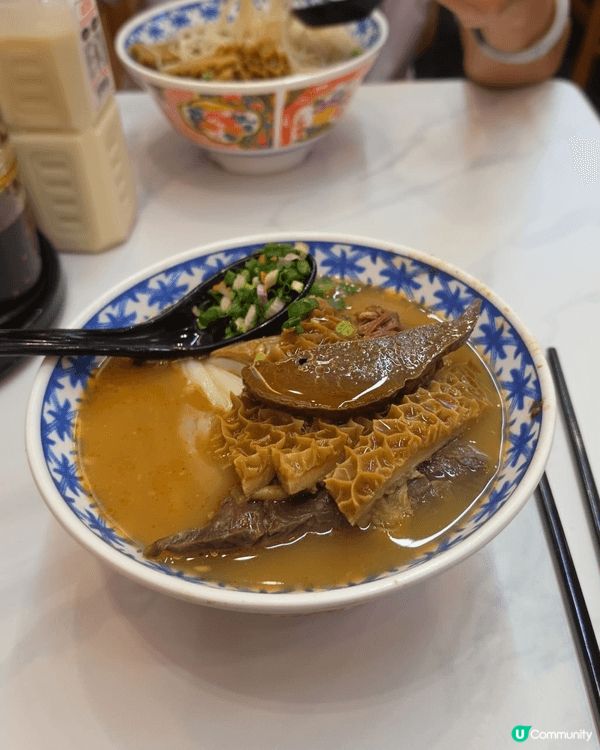 圖片由沙田一間潮州館食，香脆蠔餅 及 特色 九宮格前菜小食。