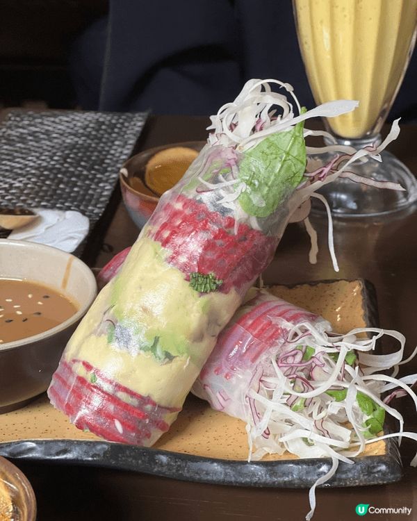 布拉格其中一個食素菜既小店。 出奇地好食， 忍唔住食左兩餐。...