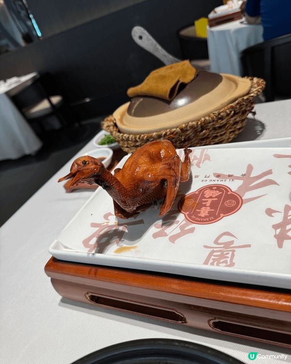 圖中美食新鮮，遊玩地點是東莞的塘厦三正半山酒店