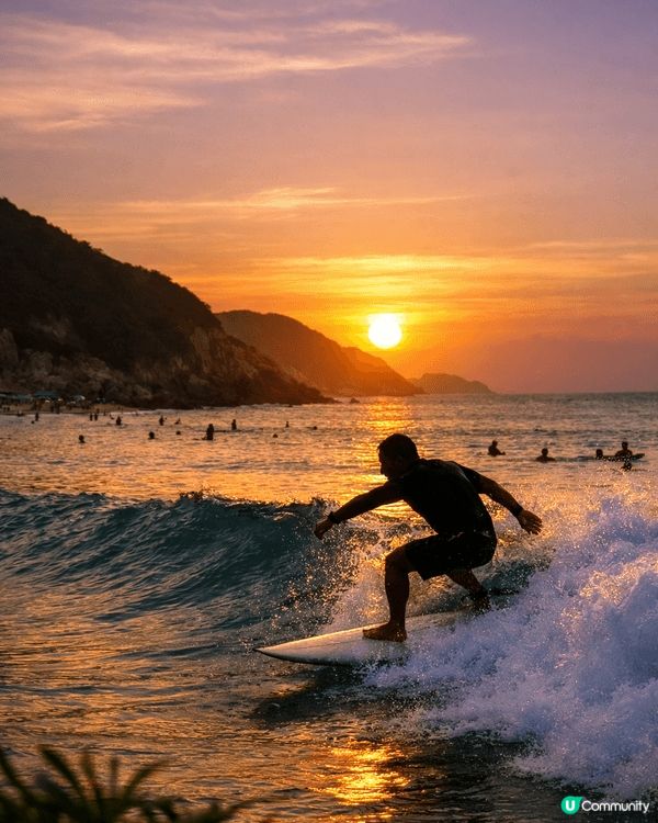 大浪灣海水清澈湛藍，呢度有強勁海浪，係衝浪勝地，除咗滑浪仲可...