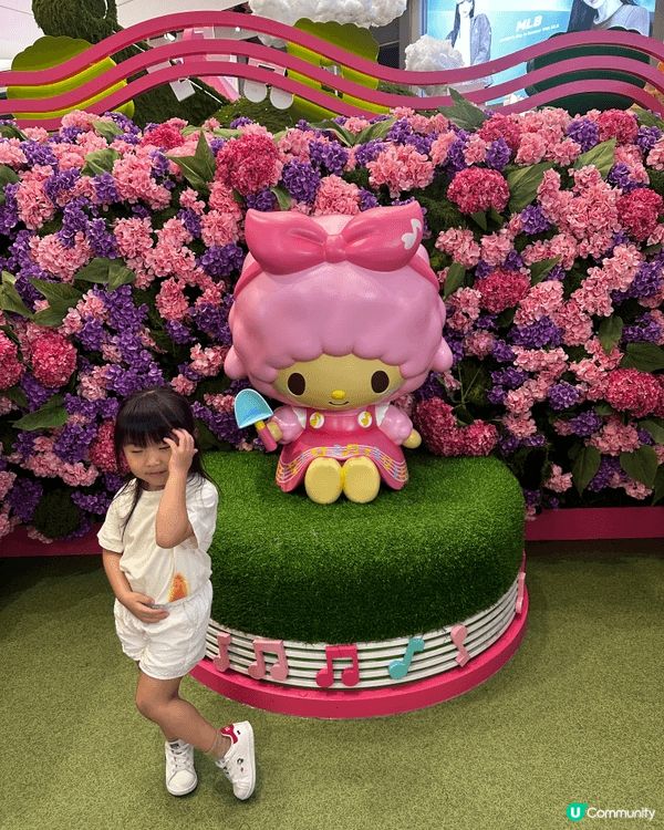 係元朗Yoho mall中庭舉辦嘅夏日sanrio展覽，女女...