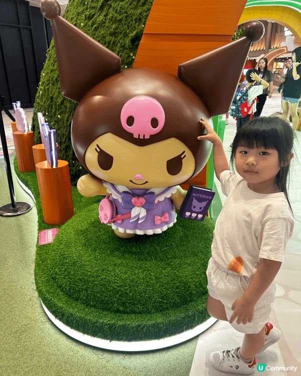 係元朗Yoho mall中庭舉辦嘅夏日sanrio展覽，女女...