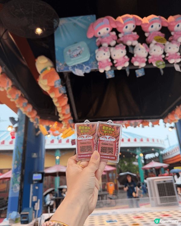 夏日的天氣，當然要去海洋公園！最喜歡去看海洋動物，玩遊戲中獎...