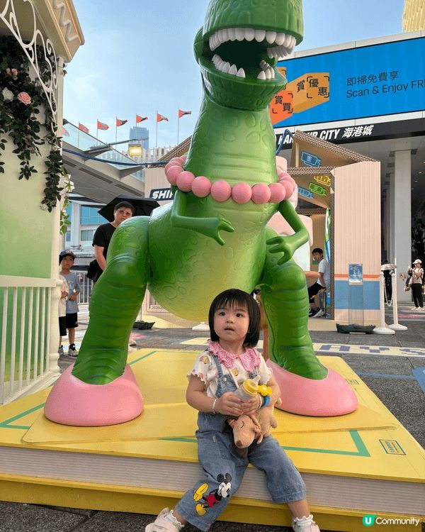 夏日即是熱辣辣，都冇阻小朋友去尖沙咀海港城睇Toy Stor...