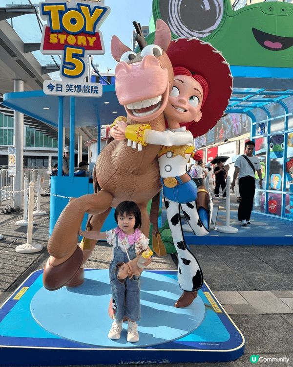 夏日即是熱辣辣，都冇阻小朋友去尖沙咀海港城睇Toy Stor...