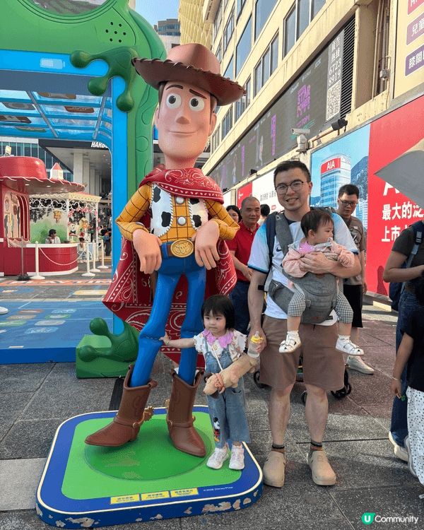 夏日即是熱辣辣，都冇阻小朋友去尖沙咀海港城睇Toy Stor...